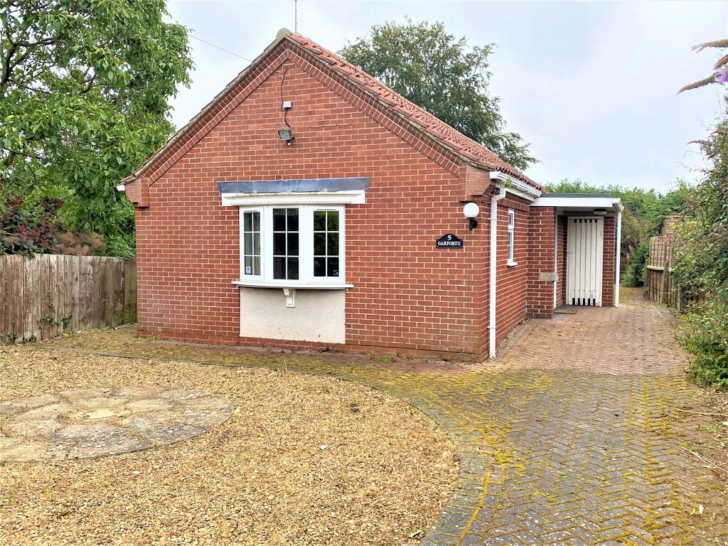 Church Street, Harlaxton, Grantham, NG32 2 bed detached bungalow for sale £240,000