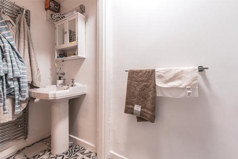 Flat 2, 17 Winchester Road, Worthing, BN11 4DJ