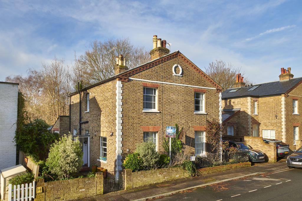 Rosemont Road, Richmond TW10 2 bed semidetached house for sale £