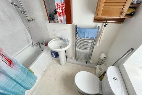 94 Crescent Road, Middlesbrough, TS1 4QS