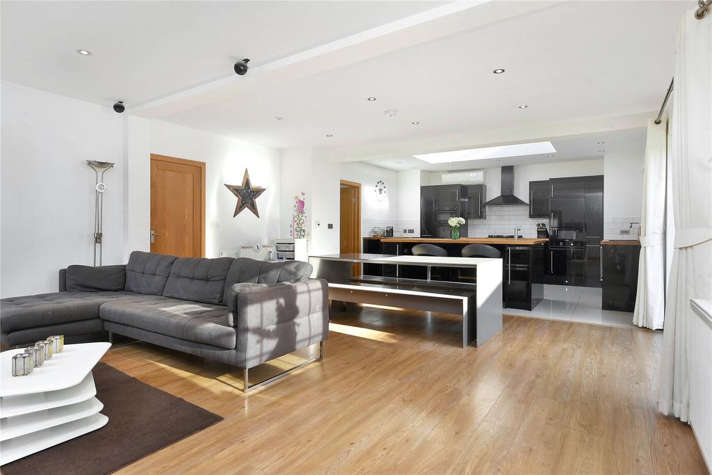 High Street, Sherington, Buckinghamshire, MK16 5 bed detached house to