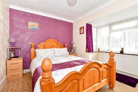 4 bedroom chalet for sale, Grand Avenue, Littlehampton, West Sussex