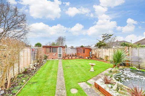 4 bedroom chalet for sale, Grand Avenue, Littlehampton, West Sussex