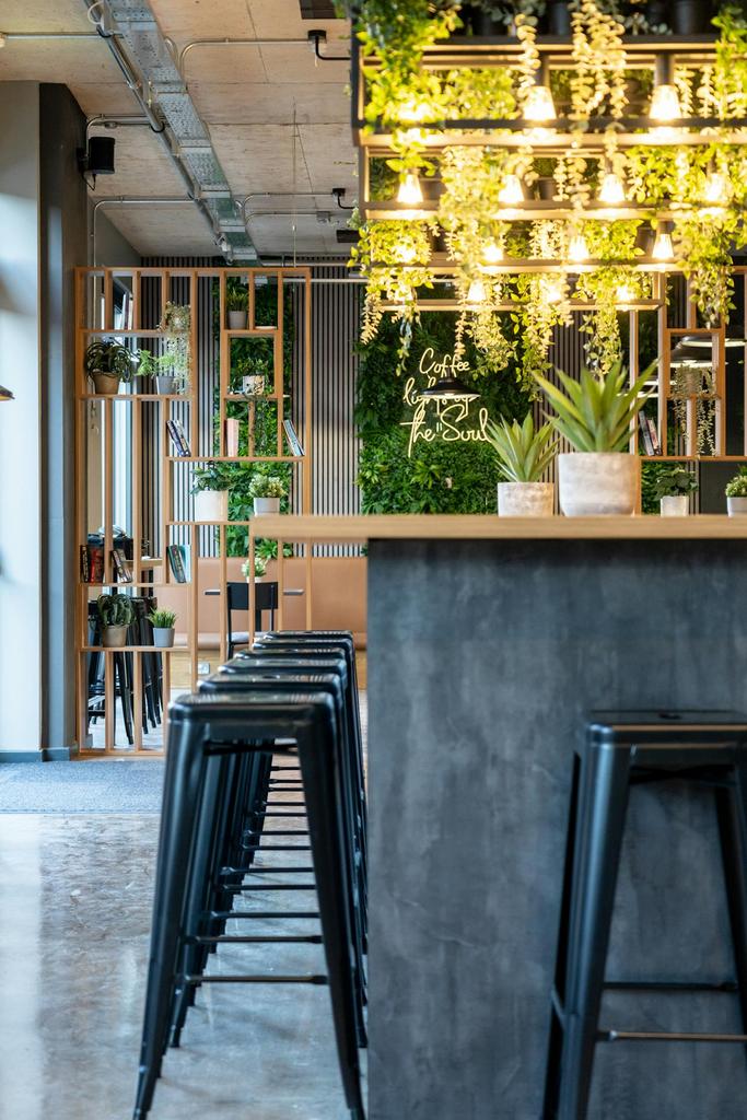 Globeworks Cafe04.jpg