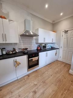 6 bedroom house share to rent - Rochdale Old Road, Bury,