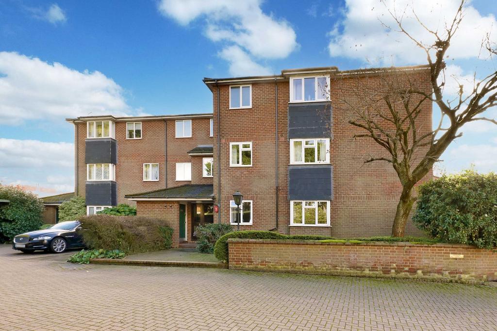Holtspur Top Lane, Beaconsfield, HP9 2 bed apartment for sale £325,000