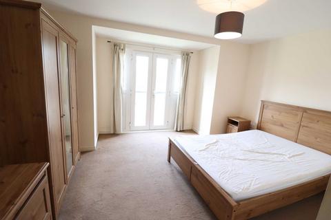2 bedroom flat to rent - Hawkes Close, Slough SL3
