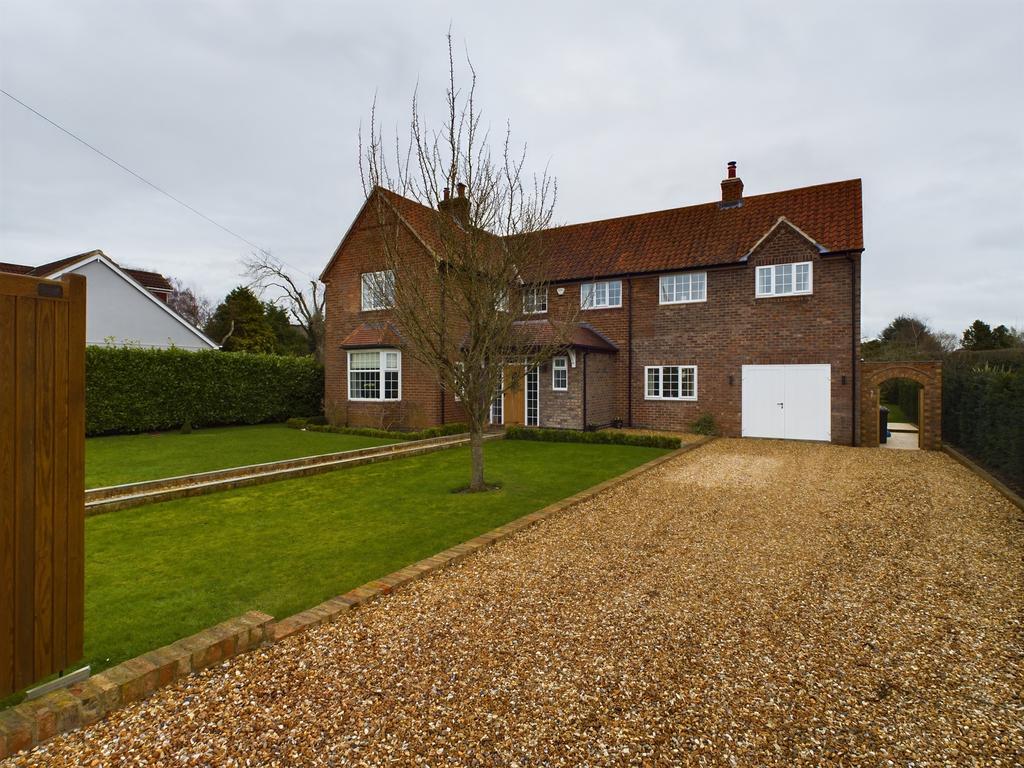Crag Lane, Knaresborough, HG5 4 bed detached house £3,900 pcm (£900 pw)