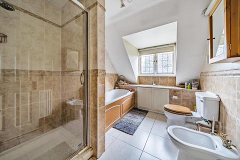 2 Maple Close, London, N3 1AS