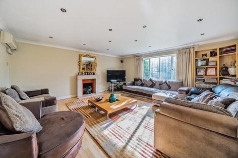 2 Maple Close, London, N3 1AS