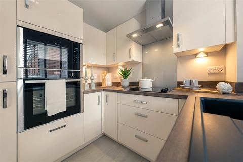2 bedroom apartment for sale, Outwood Lane, Chipstead, Coulsdon, Surrey, CR5