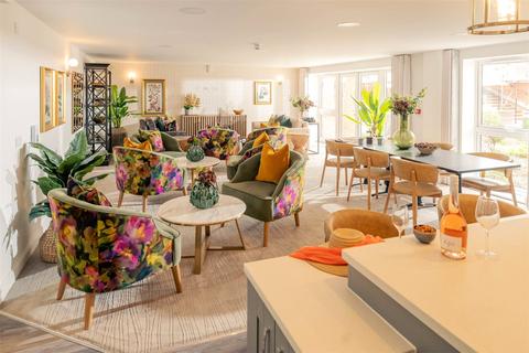 2 bedroom apartment for sale, Outwood Lane, Chipstead, Coulsdon, Surrey, CR5