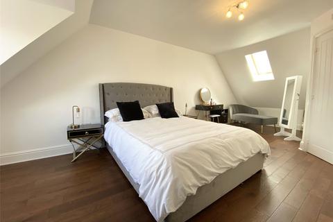 4 bedroom semi-detached house for sale - Hoadley Road, Horley, Surrey, RH6