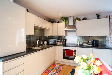 2 bedroom apartment for sale, Station Road, Mirfield, WF14