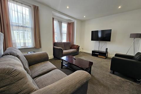 4 bedroom flat for sale - Caulfield Road, East Ham, London, E6