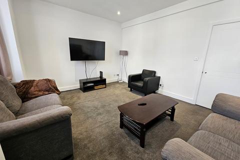 4 bedroom flat for sale, Caulfield Road, East Ham, London, E6