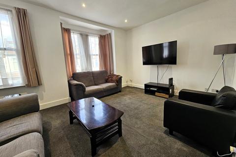 4 bedroom flat for sale, Caulfield Road, East Ham, London, E6