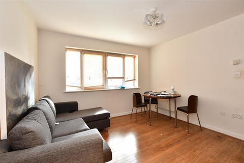 1 bedroom ground floor flat for sale - Hawker Place, Walthamstow, London