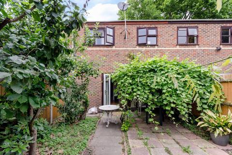 4 bedroom terraced house to rent, Gwyn Close, Fulham, London, SW6