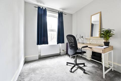 2 bedroom flat to rent, Lillie Road, Fulham, London, SW6