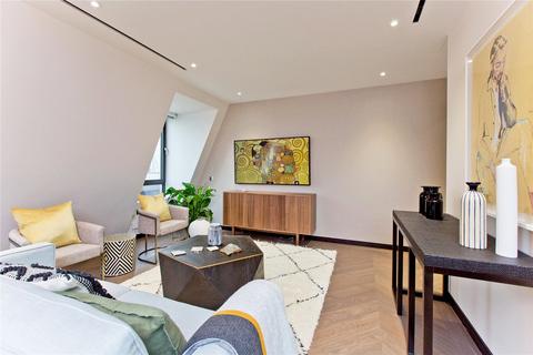 3 bedroom apartment to rent, Soho, London W1F