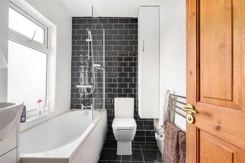 16a Gladding Road, London, E12 5DD