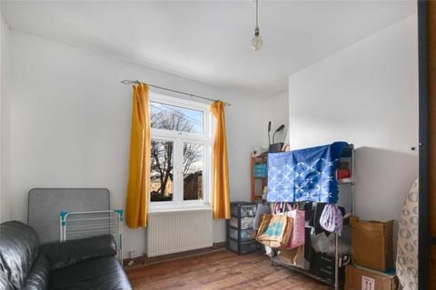 16a Gladding Road, London, E12 5DD