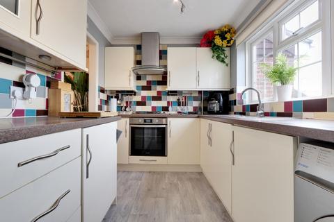 2 Bullsdown Close, Sherfield On Loddon, Hook, RG27 0DZ