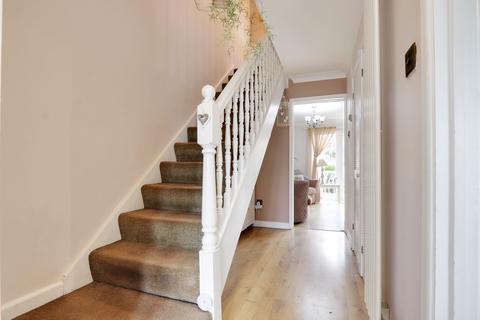 2 Bullsdown Close, Sherfield On Loddon, Hook, RG27 0DZ