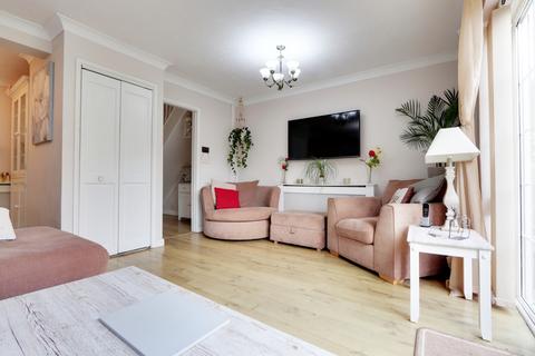 2 Bullsdown Close, Sherfield On Loddon, Hook, RG27 0DZ