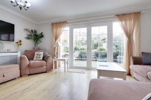 2 Bullsdown Close, Sherfield On Loddon, Hook, RG27 0DZ