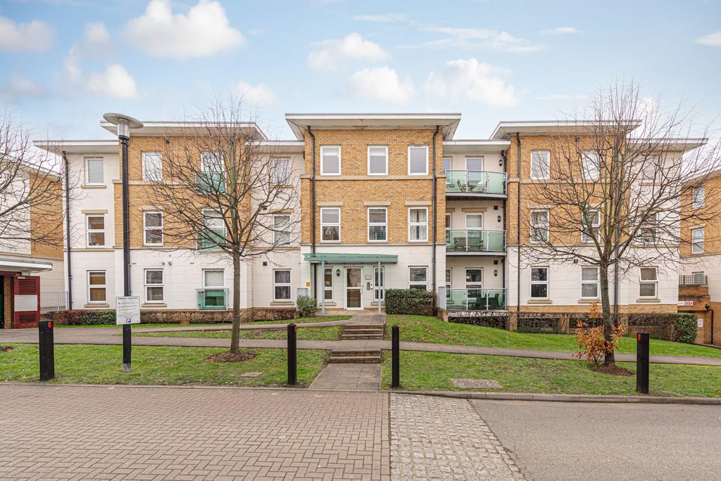 Leatherhead 2 bed apartment for sale £255,000
