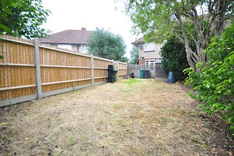 11 Victoria Close, Horley, RH6 7AP