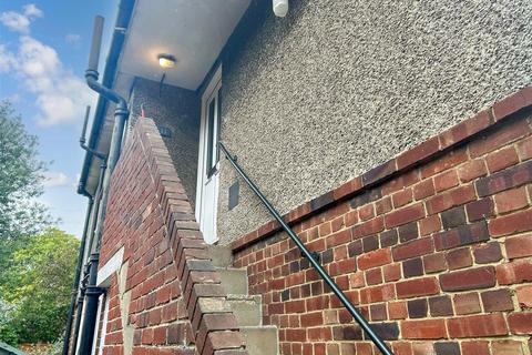 11 Victoria Close, Horley, RH6 7AP
