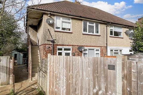 11 Victoria Close, Horley, RH6 7AP