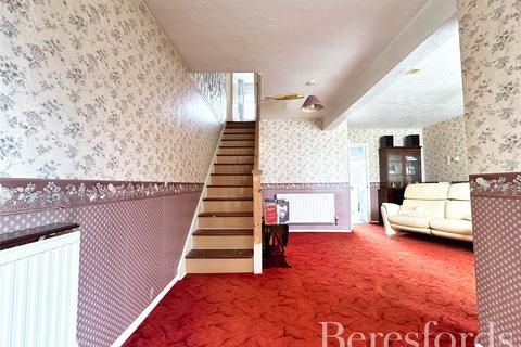 13 Halcyon Way, Hornchurch, RM11 3ND