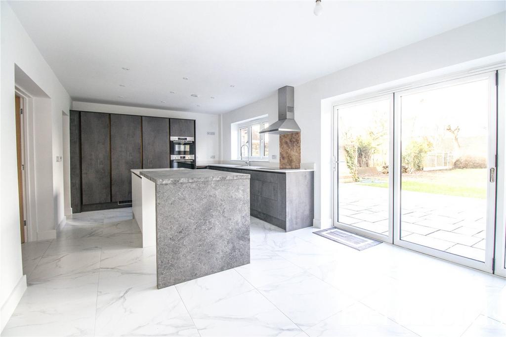 Hook End Road, Hook End, CM15 4 bed detached house for sale £1,000,000