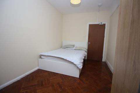 1 bedroom in a flat share to rent - Brondesbury Park, London, NW6