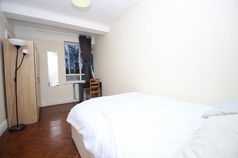 1 bedroom in a flat share to rent - Brondesbury Park, London, NW6
