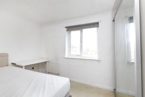 3 bedroom maisonette for sale, Midship Close, London, SE16