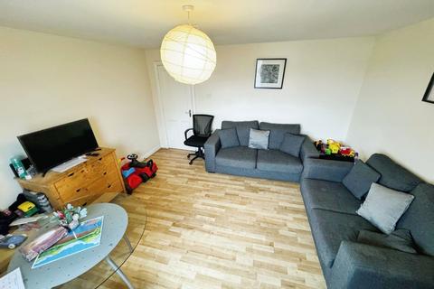2 bedroom flat to rent - Whiteoak Road, Manchester, M14