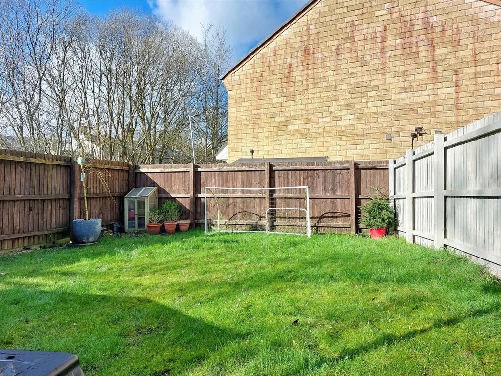 Generous Sunny Lawn