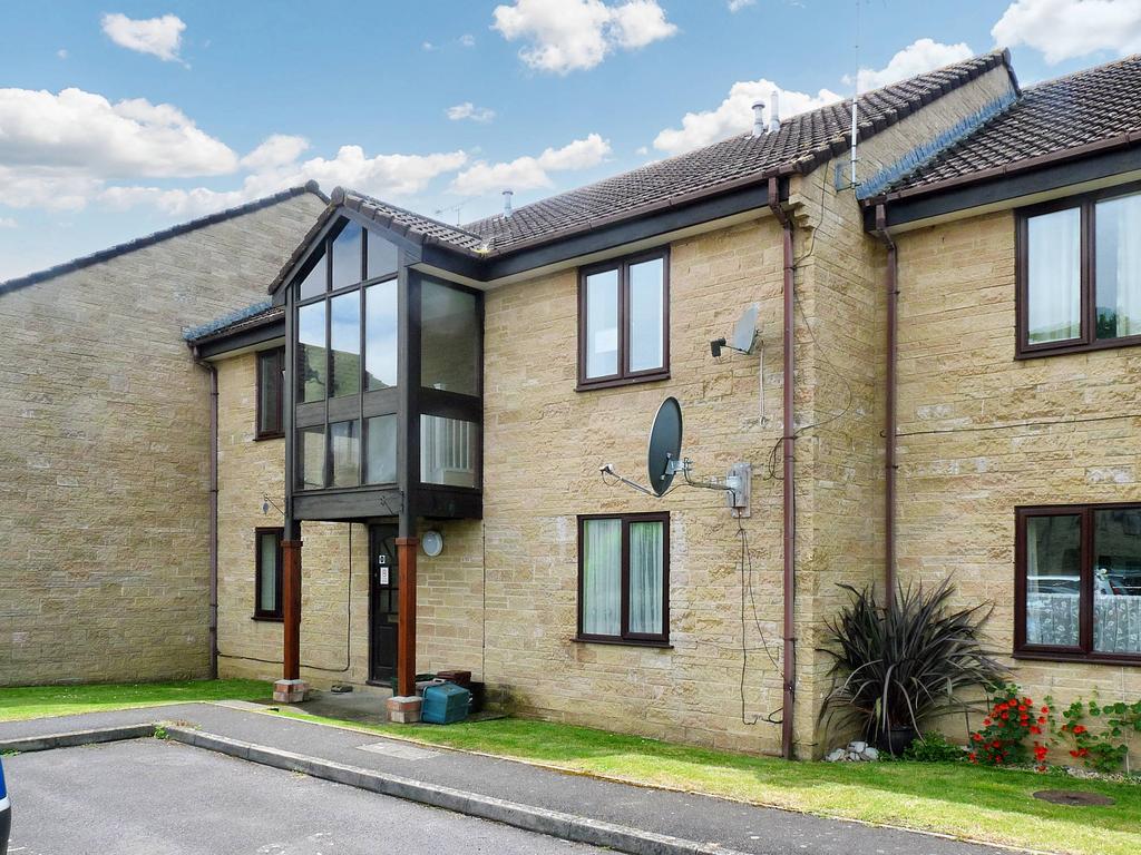 Cedar Court, Martock TA12 1 bed flat to rent £650 pcm (£150 pw)