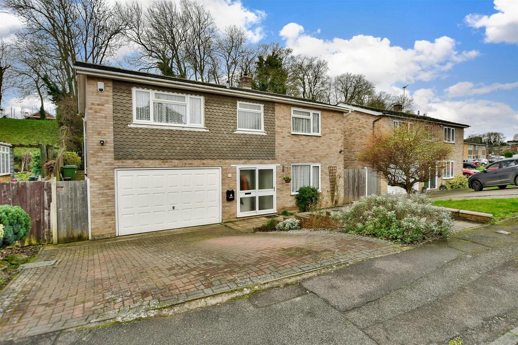 Chapman Avenue, Maidstone, Kent 4 bed detached house for sale £485,000