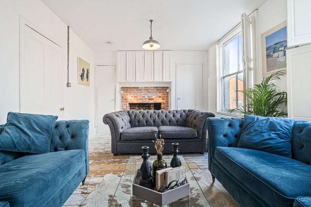 Wilton, Salisbury SP2 3 bed character property for sale £425,000
