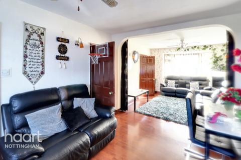 140 Bobbers Mill Road, Nottingham, NG7 5JT