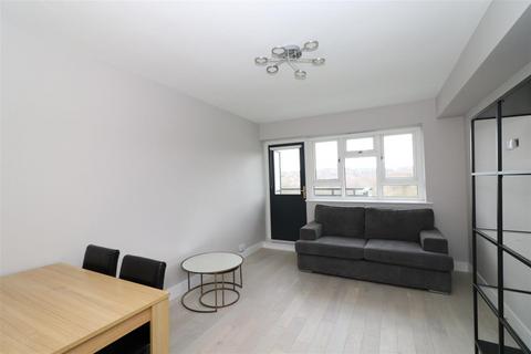1 bedroom flat for sale - Clayton Court, West Park, Leeds, West Yorkshire, LS16