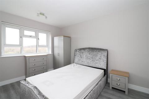 1 bedroom flat for sale, Clayton Court, West Park, Leeds, West Yorkshire, LS16