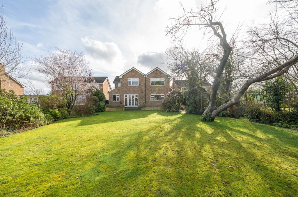 Spring Grove, Fetcham, Leatherhead, Surrey, KT22 4 bed detached house