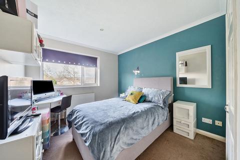 22 Spring Grove, Fetcham, Leatherhead, KT22 9NH